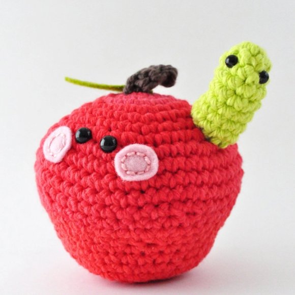 Apple and Worm Crochet Kit - Picture 3 of 9